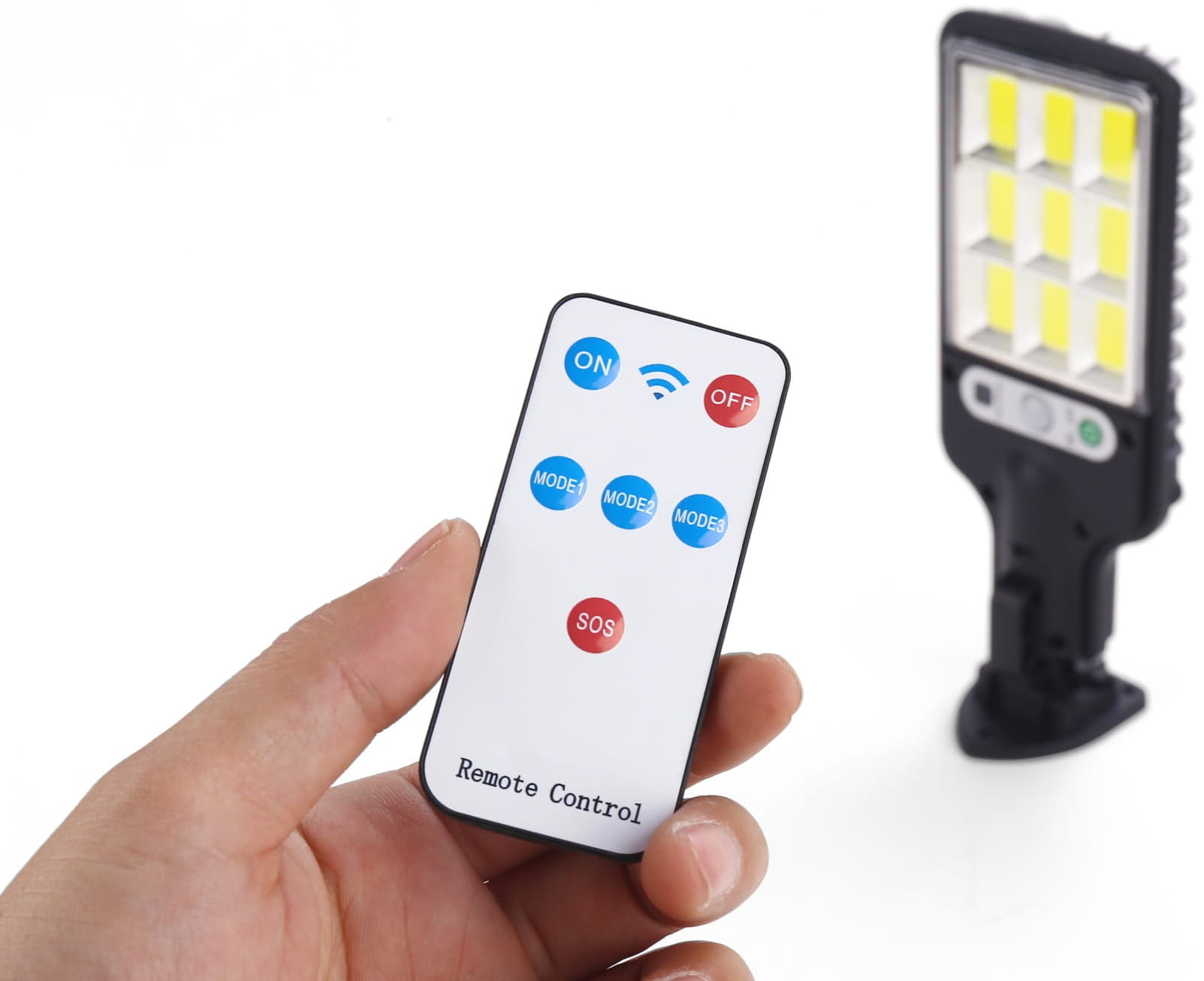 SOLÁRNÍ LED LAMPA S DÁLKOVÝM OVLADAČEM KD3480